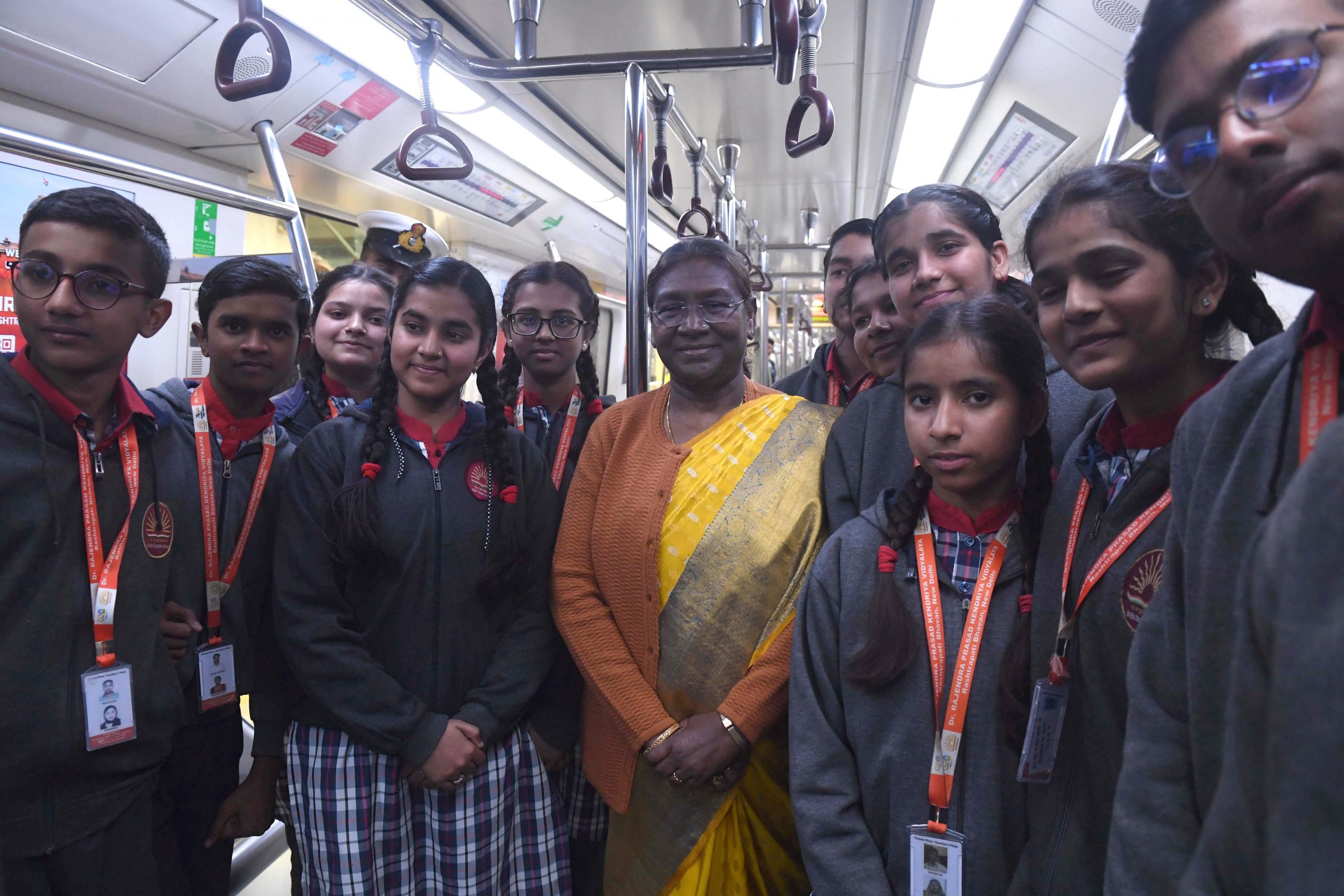 KV Students with Hon'ble President of India