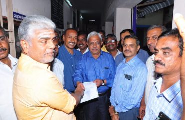 SIO-PY receiving appreciation from Hon'ble Minister