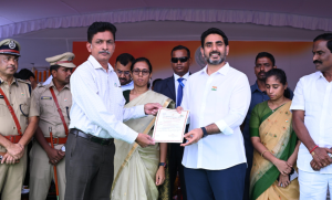 Sri Nara Lokesh, Hon’ble Minister of Human Resources Development, IT Electronics & Communications, RTG, Govt. of AP presented Certificate of Appreciation to Mr. T. Bimal Kumar, DIO, Guntur