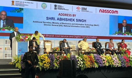 श्री अभिषेक सिंह, अतिरिक्त सचिव, इलेक्ट्रॉनिकी और सूचना प्रौद्योगिकी मंत्रालय एवं महानिदेशक, एनआईसी, विशाखापत्तनम में राष्ट्रीय शासन सम्मेलन में उपस्थित लोगों को संबोधित कर रहे हैं।