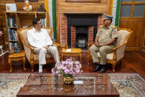 Governor felicitates Pushpak Chief Engineer