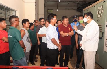 Governor receiving information from the officials