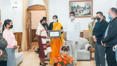 Hon'ble Governor felicitates in Syngenta Scholarship Awardee