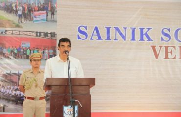 Governor visits to Sainik School