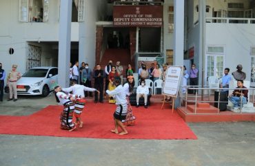 Hon'ble Governor being received at the Office of the Deputy Commissioner at Serchhip