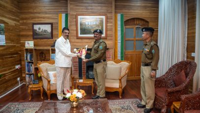 Governor Hari Babu Kambhampati interacted with Shri DP Singh, Officiating DIG, Border Security Force(BSF) in Mizoram, and his junior officers.