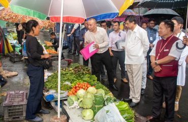 HG meets vendors of Local Saturday Market