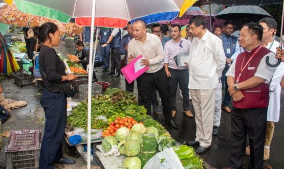 HG meets vendors of Local Saturday Market