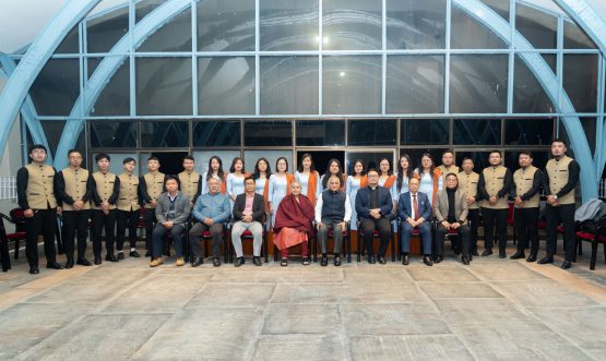 Governor Hosts Christmas Carol Service