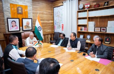 discusses measures to strengthen border trade