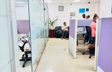 नीट आणि स्वच्छ लॉबी एरिया