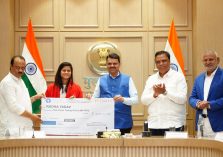 Cash Prize to Womens ODI Winning Cricketrs;?>