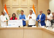 Cash Prize to Womens ODI Winning Cricketrs;?>