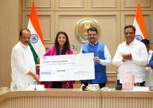 Cash Prize to Wormens ODI Winning Cricketrs;?>