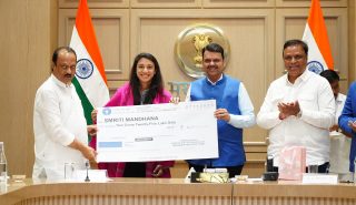 Cash Prize to Wormens ODI Winning Cricketrs