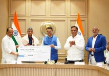 Cash Prize to Womens ODI Winning Cricketrs;?>