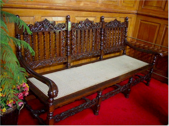 Raj Bhavan, Udhagamandalam - Antique furniture