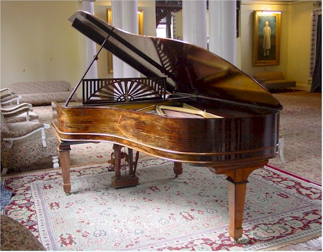 Raj Bhavan, Udhagamandalam - The Piano