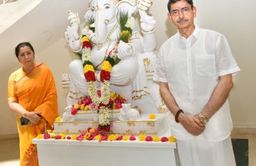 Hon'ble Governor celebrated Vinayagar Chathurthi alongwith Officials and staffs during the special Pooja organised at Raj Bhavan, Chennai on18.09.2023.