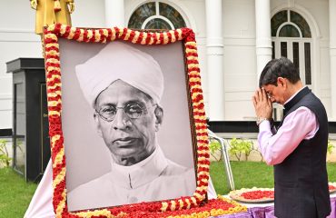 Floral tribute to Dr. S. Radhakrishnan