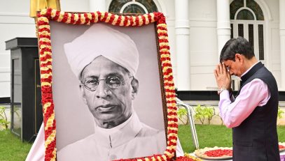 Floral tribute to Dr. S. Radhakrishnan