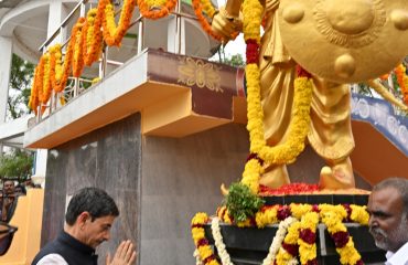 Hon’ble Governor of Tamil Nadu, paid floral tribute to the statue of Puli Thevar, at Puli Thevar Palace, Nelkattumseval,Tenkasi on 29.09.2023