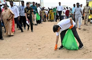 Hon’ble Governor of Tamil Nadu, participated in mass beach cleaning activity along with fishermen and students as apart of Swachhata Hi Seva 2023 campaign on 01.10.2023