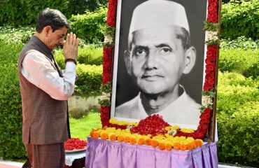 Hon’ble Governor Of Tamil Nadu Paid Floral Tribute to the potrait of Bharat Ratna former Prime Minister of India Thiru. Lal Bahadur Shastri, On the occasion of his birth anniversary on 02.10.2023