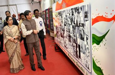 Thiru. R.N.Ravi, Hon'ble Governor of Tamil Nadu and Tmt. Laxmi Ravi, First Lady of Tamil Nadu, inaugurated and visited the photo exhibition on “Tribute to Freedom Fighters” on the occasion of Mahatma Gandhi's 155th birth anniversary at Raj Bhavan, Chennai - 02.10.2023.