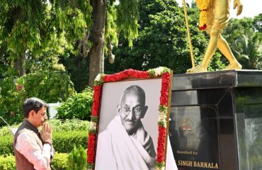 Hon’ble Governor Of Tamil Nadu Paid Floral Tribute To Father Of The Nation, Mahatma Gandhi On His 155th Birth Anniversary at Raj Bhavan-02.10.2023