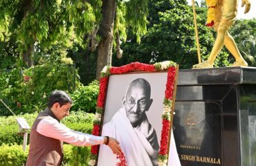 Hon’ble Governor Of Tamil Nadu Paid Floral Tribute To Father Of The Nation, Mahatma Gandhi On His 155th Birth Anniversary at Raj Bhavan on 02.10.2023