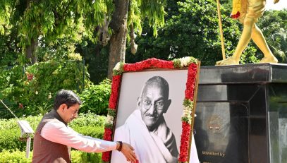 Hon’ble Governor Of Tamil Nadu Paid Floral Tribute To Father Of The Nation, Mahatma Gandhi On His 155th Birth Anniversary at Raj Bhavan on 02.10.2023