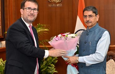Mr.Christopher W Hodges, Hon’ble Consul General of the United States of America in Chennai  called  on Thiru. R.N.Ravi, Hon’ble Governor of Tamil Nadu, at Raj Bhavan, Chennai - 13.10.2023. 