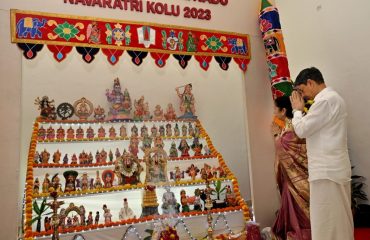 Thiru.R.N.Ravi, Hon’ble Governor of Tamil Nadu and First Lady of Tamil Nadu, Tmt.Laxmi Ravi, inaugurated Navaratri Golu exhibition at Raj Bhavan, Chennai - 15.10.2023