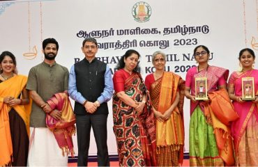 Thiru.R.N.Ravi, Hon’ble Governor of Tamil Nadu and  First Lady of Tamil Nadu, Tmt.Laxmi Ravi,  felicitated artists for their cultural performances at   Navaratri Golu exhibition organized at  Raj Bhavan, Chennai - 16.10.2023