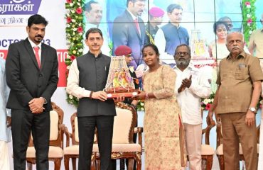 Thiru. R.N.Ravi, Hon’ble Governor of Tamil Nadu, participated as chief guest and felicitated descendants of Maruthu Brothers and contributors of Maruthu Memorial, on the occasion of Marudhu Brothers Memorial Day function, held at NR IAS Academy, Tiruchirapalli on 23.10.2023