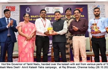 Thiru. R. N. Ravi, Hon’ble Governor of Tamil Nadu, handed over the kalash with soil from various parts of Tamil Nadu for ‘Mera Maati Mera Desh’- Amrit Kalash Yatra campaign, at Raj Bhavan, Chennai - 26.10.2023
