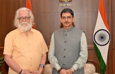 Aerospace scientist, Padma Bhusan awardee Thiru. Nambi Narayanan, met Thiru.R.N.Ravi, Hon’ble Governor of Tamil Nadu, at Raj Bhavan, Chennai - 28.10.2023