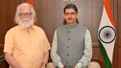 Aerospace scientist, Padma Bhusan awardee Thiru. Nambi Narayanan, met Thiru.R.N.Ravi, Hon’ble Governor of Tamil Nadu, at Raj Bhavan, Chennai - 28.10.2023