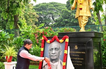 Thiru.R.N.Ravi, Hon’ble Governor of Tamil Nadu, paid floral tributes to the portrait of Sardar Vallabhbhai Patel, at Raj Bhavan, Chennai - 31.10.2023