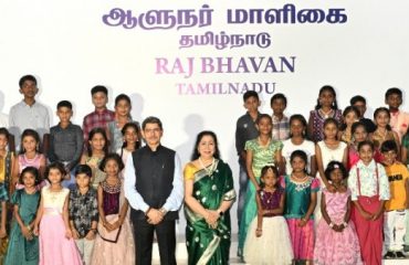 Thiru.R.N.Ravi, Hon’ble Governor of Tamil Nadu and Tmt.Laxmi Ravi, First Lady of Tamil Nadu, distributed sweets, gifts and extended their hearty Deepavali wishses to all Raj Bhavan family members at Raj Bhavan, Chennai - 10.11.2023