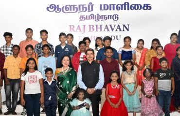 Thiru.R.N.Ravi, Hon’ble Governor of Tamil Nadu and Tmt.Laxmi Ravi, First Lady of Tamil Nadu, distributed sweets, gifts and extended their hearty Deepavali wishses to all Raj Bhavan family members at Raj Bhavan, Chennai - 10.11.2023
