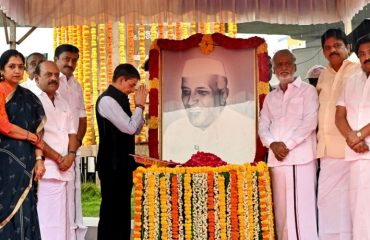 Hon’ble Governor of Tamil Nadu, paid floral tribute to the portrait of Pandit Jawaharlal Nehru, on the occasion of his, birth anniversary at Nehru Statue, Kathipara Junction, Guindy on 14.11.23