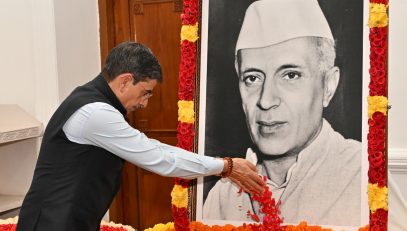 Thiru.R.N.Ravi, Hon’ble Governor of Tamil Nadu, paid floral tribute to the portrait of Pandit Jawaharlal Nehru, on the occasion of his, birth anniversary, at Raj Bhavan, Chennai - 14.11.2023.