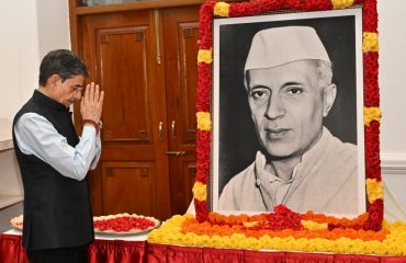 Thiru.R.N.Ravi, Hon’ble Governor of Tamil Nadu, paid floral tribute to the portrait of Pandit Jawaharlal Nehru, on the occasion of his, birth anniversary, at Raj Bhavan, Chennai on 14.11.2023.