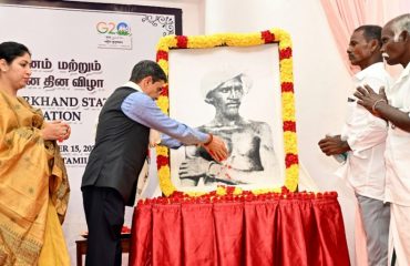 Thiru.R.N.Ravi, Hon’ble Governor of Tamil Nadu, paid floral tributes to the portrait of Freedom Fighter, Bhagwan Birsa Munda, at ‘Tribals Pride Day and Jharkhand Foundation Day’ Celebration, at Raj Bhavan, Chennai - 15.11.2023.