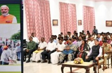 Hon’ble Governor of Tamil Nadu, along with Tribal representatives and Students from Tribal schools participated in the launch of Viksit Bharath Yatra and inauguration of various welfare schemes by Thiru. Narendra Modi, Hon’ble Prime Minister of India, through video conference from Raj Bhavan, Chennai on 15.11.2023