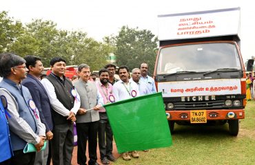 Hon’ble Governor of Tamil Nadu, flaged off the Viksit Bharat Sankalp Yatra van at Forestry Higher Secondary School, Kovilur Panchayat, Jamunamarathur, Thiruvannamalai - 16.11.2023.