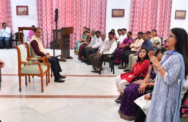 Thiru.R.N.Ravi, Hon'ble Governor of Tamil Nadu, interacted with students from Rajasthan who are on a tour of Tamil Nadu under Yuva Sangam phase-III of 'Ek Bharat Shrestha Bharat' at Raj Bhavan, Chennai today - 01.12.2023