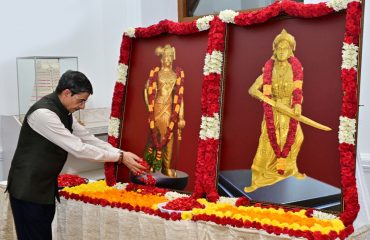 Thiru. R.N.Ravi, Hon’ble Governor of Tamil Nadu, paid floral tribute to the portraits of Veeramangai Velu Nachiyar and Veerapandia Kattabomman on the occasion of their birth anniversary at Raj Bhavan, Chennai - 03.01.2024